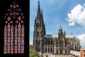 11_Gotischer Dom und Domfenster des Künstlers Gerhard Richter_Foto Eleonore Klein_x   