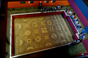 03_Römisches Dionysos-Mosaik (Römisch-Germanisches Museum)_Foto Uwe Winterfeld_x   