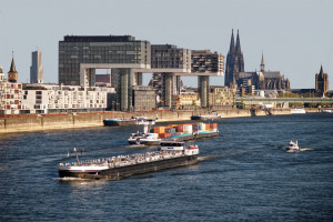 25_Rhein und Rheinauhafen mit Kranhäusern_Foto Uwe Winterfeld_x   